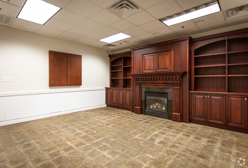 More Photos Of 532-533 Patterson Ave, Mooresville Loft Creative Space For Sale
