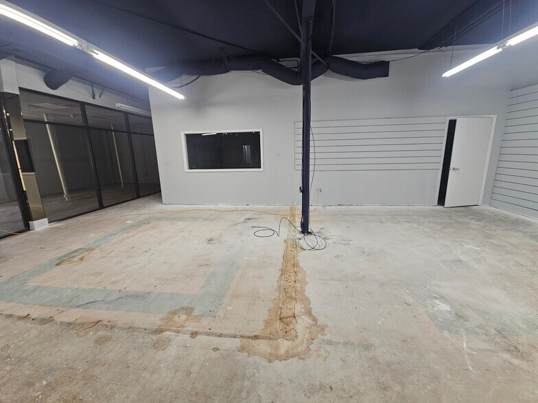 More Photos Of 3420 NW 7th St, Miami Light Distribution For Lease