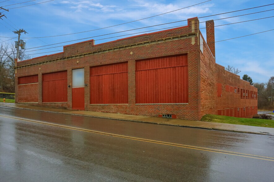More Photos Of 468 E Washington St, New Castle Manufacturing For Lease