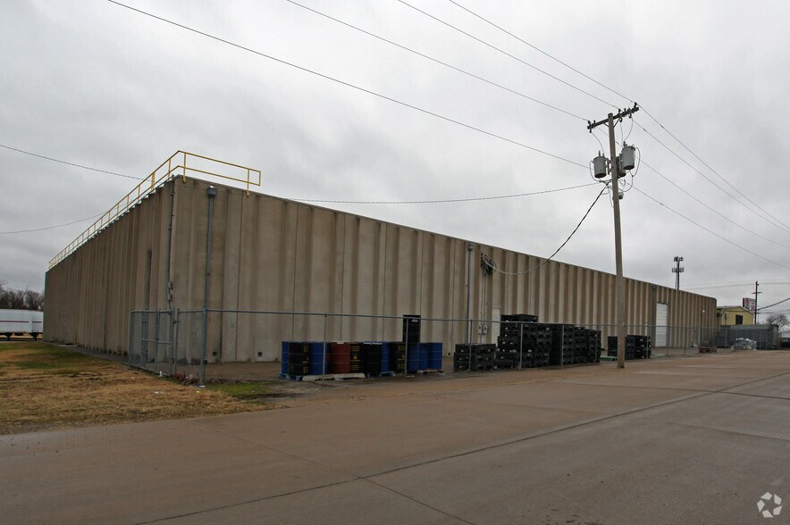 More Photos Of 5309 E Pine St, Tulsa Warehouse For Lease