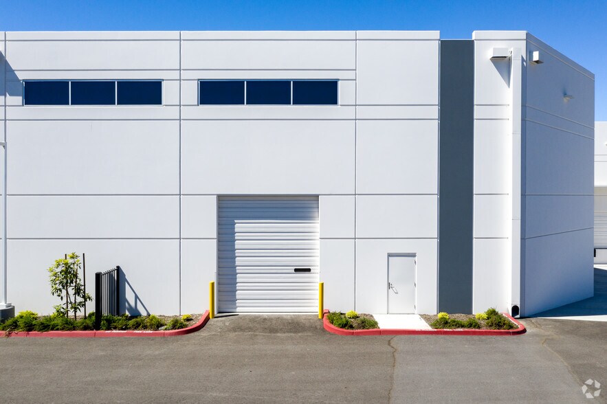 More Photos Of 2455 Conejo Spectrum St, Thousand Oaks Warehouse For Lease