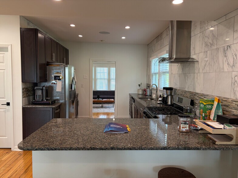 More Photos Of 2716 Westwood Dr, Nashville Office For Sale