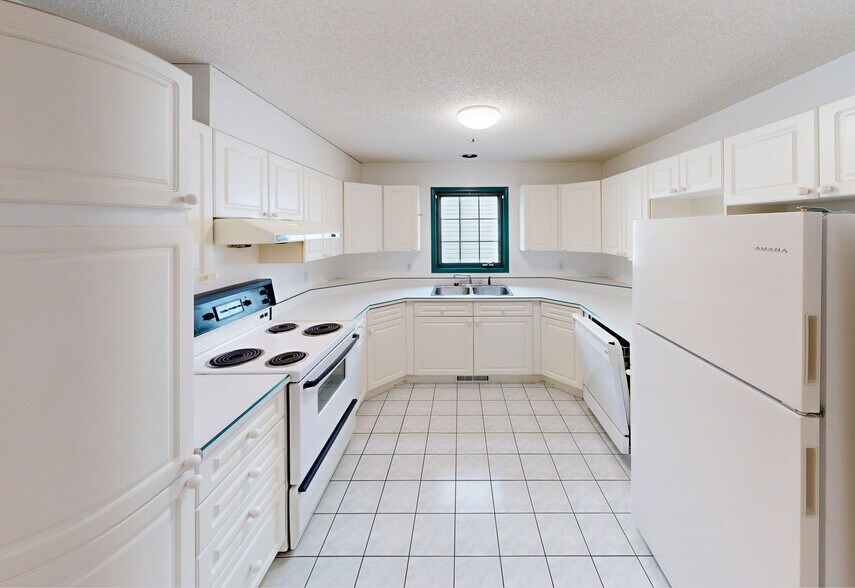 More Photos Of 10941 81 Av NW, Edmonton Dormitory For Sale