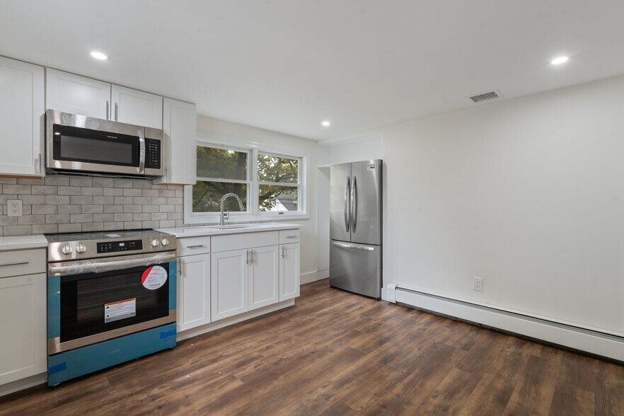 More Photos Of 1228 Roanoke Ave, Riverhead Medical For Sale