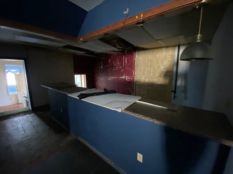 More Photos Of 1825 Locust Ave, Fairmont Restaurant For Sale