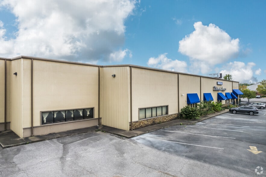 More Photos Of 4957 Summer Ave, Memphis General Retail For Lease