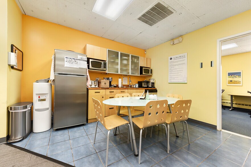 More Photos Of 5938-5948 Baum Blvd, Pittsburgh Medical For Lease