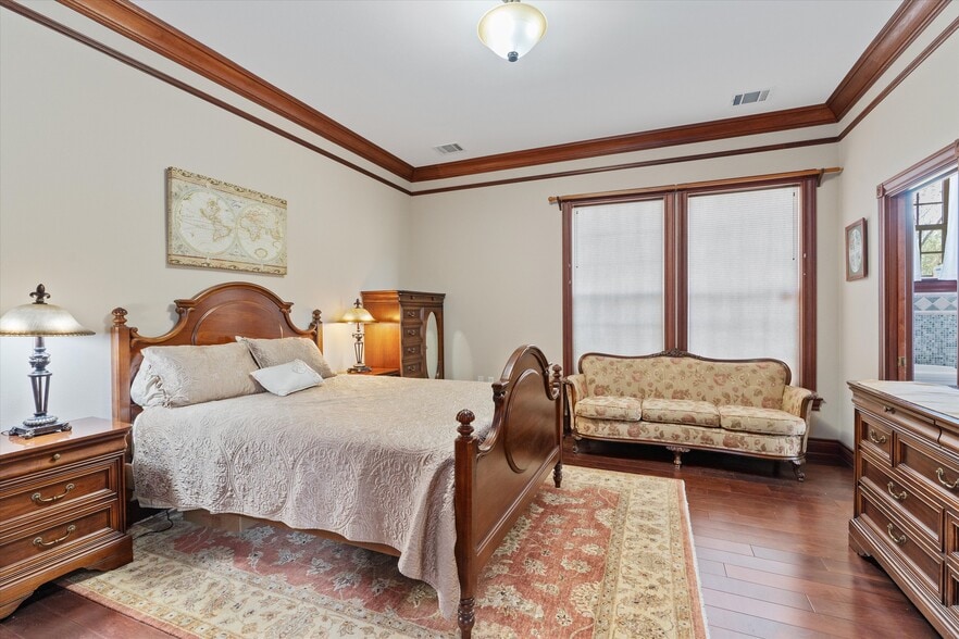 More Photos Of 1092 FM 3000, Elgin Specialty For Sale