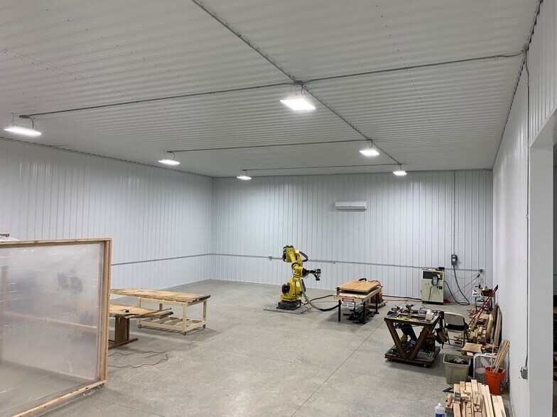 More Photos Of 710 6th St NW, Maple Lake Warehouse For Lease