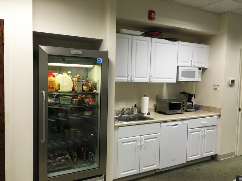 More Photos Of 53 Forest Ave, Old Greenwich Office For Lease