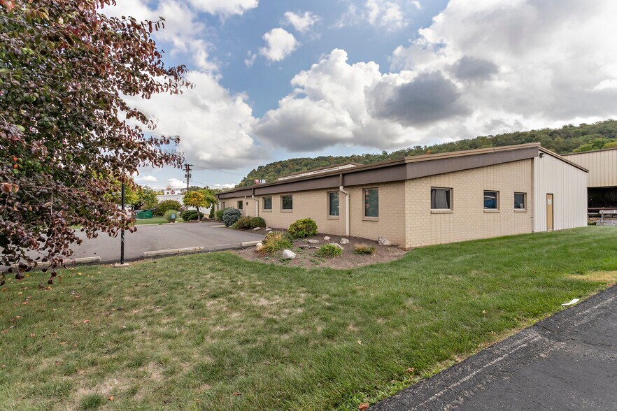 More Photos Of 6 Four Coins Dr, Canonsburg Light Distribution For Lease