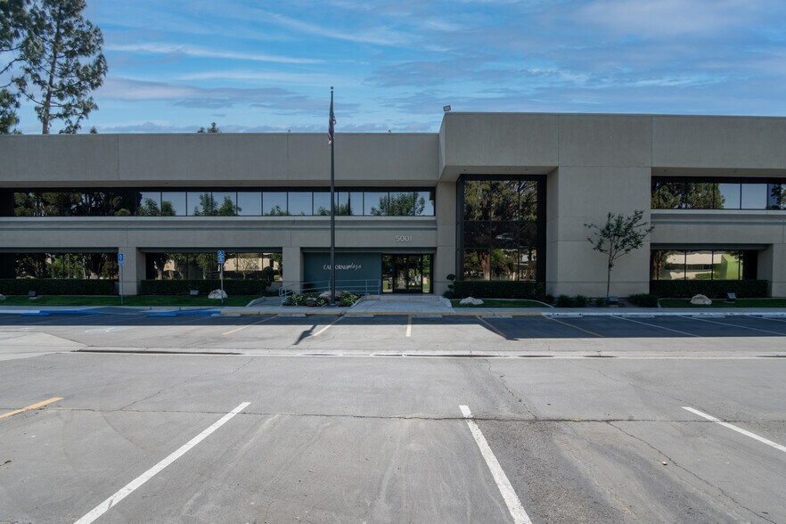 More Photos Of 5001 California Ave, Bakersfield Office For Lease