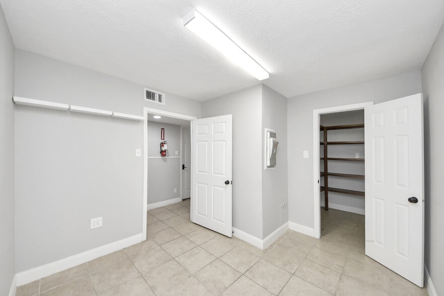 More Photos Of 2001 John St, Pasadena Office For Sale