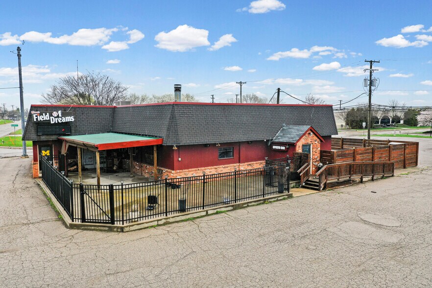 More Photos Of 1090 Rochester Rd, Troy Restaurant For Sale