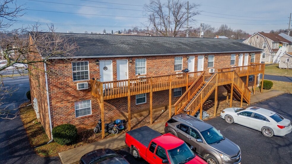 More Photos Of 990 Chicago Ave, Harrisonburg Apartments For Sale
