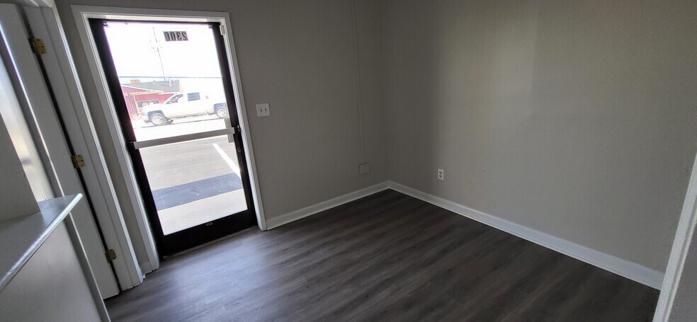 More Photos Of 2300 N Pine St, Lumberton Office For Lease