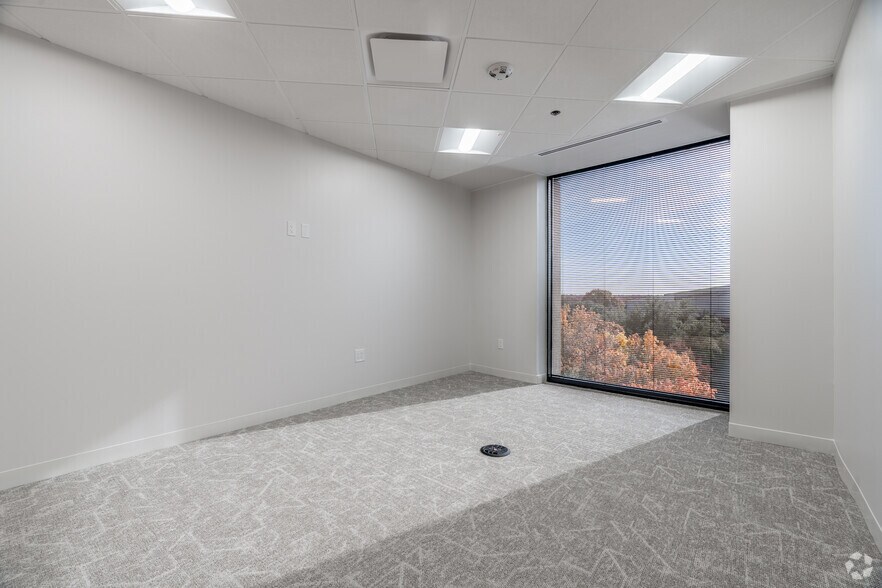 More Photos Of 17304 Preston Rd, Dallas Unknown For Lease