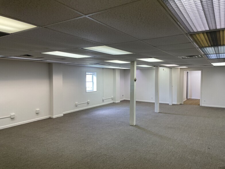 More Photos Of 607 E Pike St, Jackson Center Office For Sale