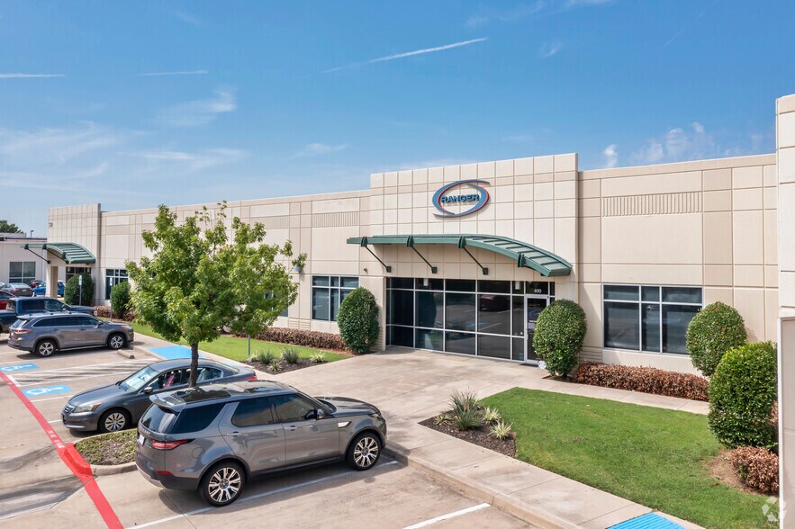 More Photos Of 530 E Corporate Dr, Lewisville Research And Development For Lease