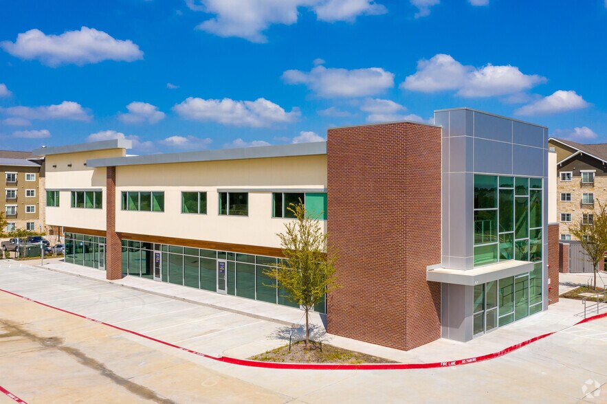 More Photos Of 1701 W Royal Ln, Irving Medical For Lease