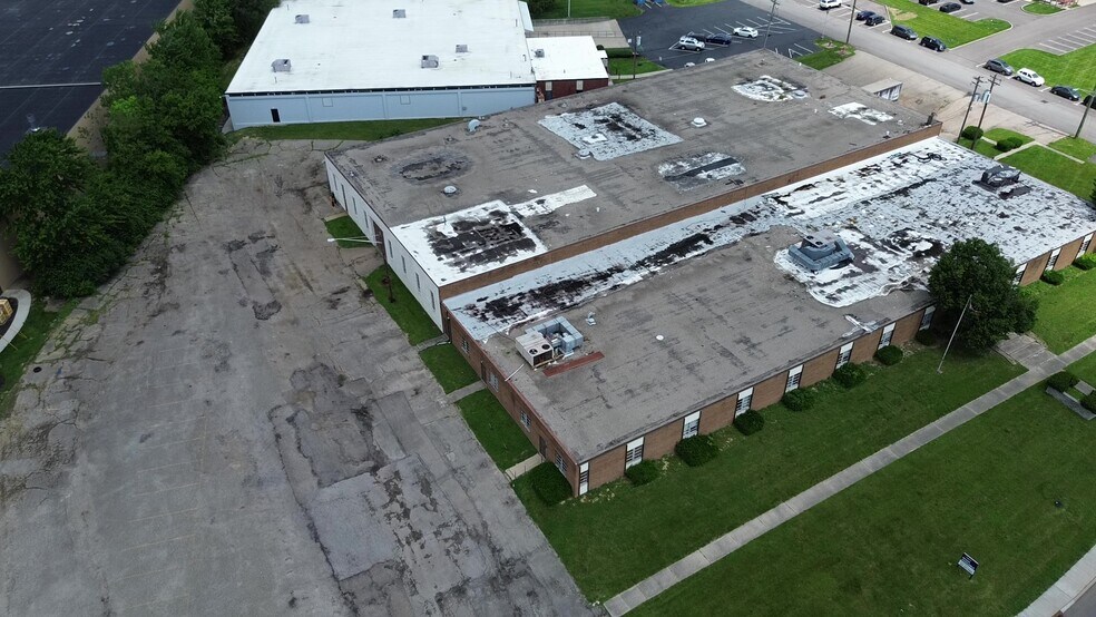 More Photos Of 5570 Creek Rd, Blue Ash Warehouse For Lease