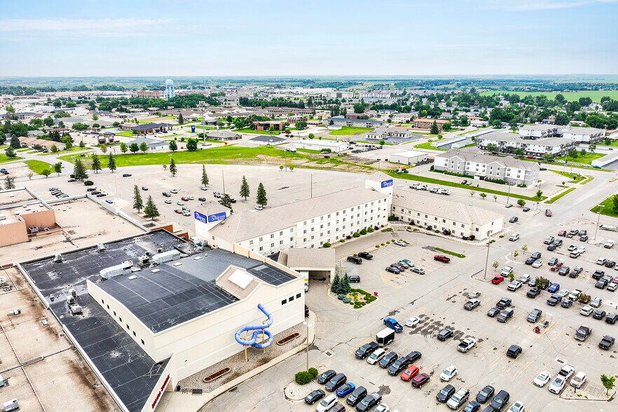 More Photos Of 2400 10th St SW, Minot Hotel For Sale