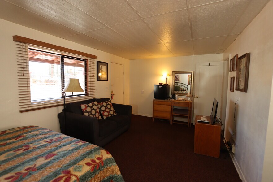 More Photos Of 410 Fremont St, Tombstone Hotel For Sale