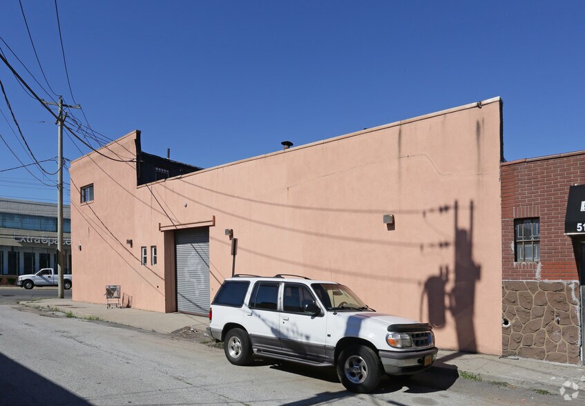 More Photos Of 253 W Merrick Rd, Valley Stream Storefront Retail Office For Lease