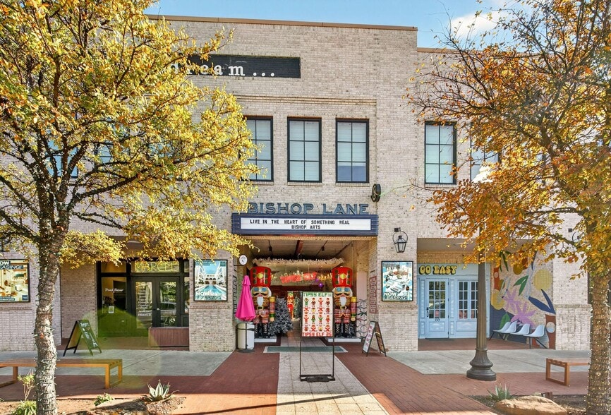 More Photos Of 439 W 9th St, Dallas Apartments For Sale