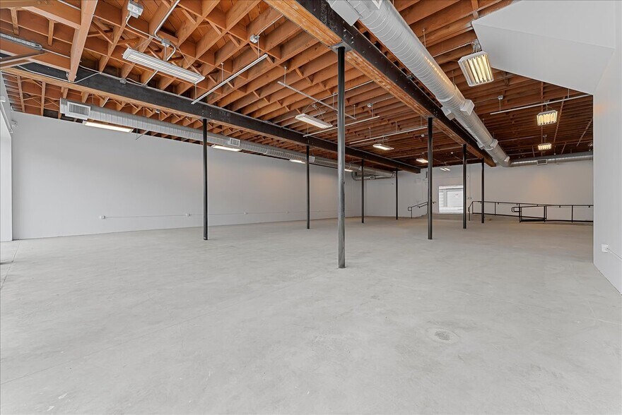 More Photos Of 176 N La Brea Ave, Los Angeles Storefront Retail Office For Sale