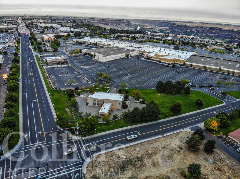 More Photos Of 1715 Pole Line Rd E, Twin Falls Bank For Sale