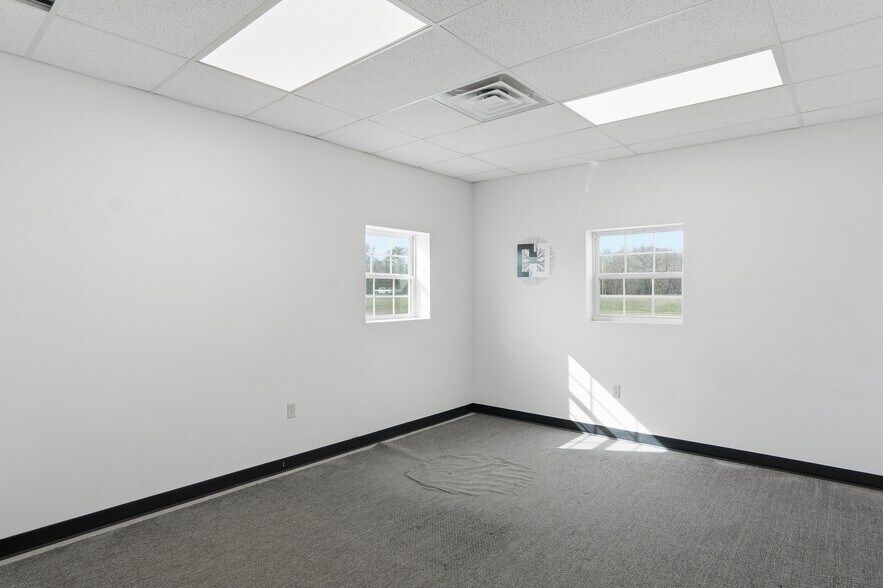 More Photos Of 10090 SW River Valley Rd, Augusta Warehouse For Lease