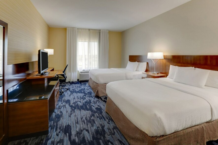 More Photos Of 1111 N Lorraine St, Hutchinson Hotel For Sale
