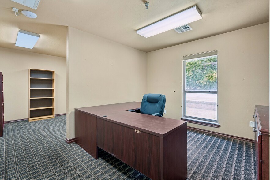 More Photos Of 2933 S Bryant Ave, Edmond Office For Sale
