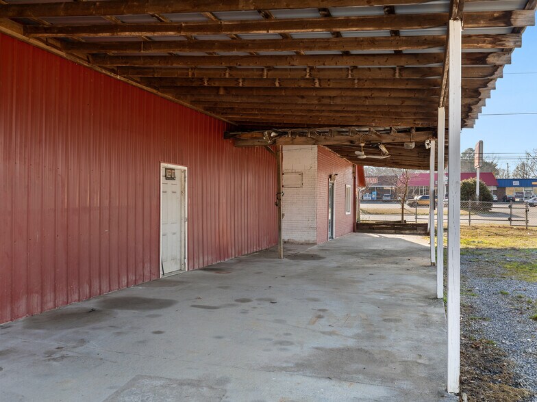 More Photos Of 428 S 3rd Ave, Chatsworth Freestanding For Sale