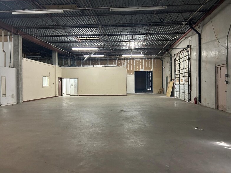 More Photos Of 4922 Bush St, Corpus Christi Warehouse For Lease