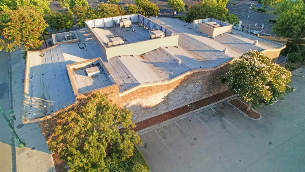 More Photos Of 26801 Mission Blvd, Hayward Bank For Lease