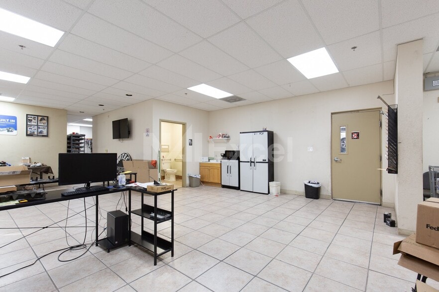More Photos Of 3045 N Lamb Blvd, Las Vegas Auto Repair For Lease