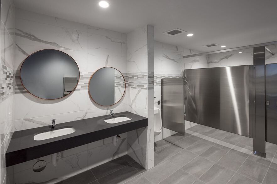 More Photos Of 4229 N FM 620 Hwy, Austin Showroom For Sale