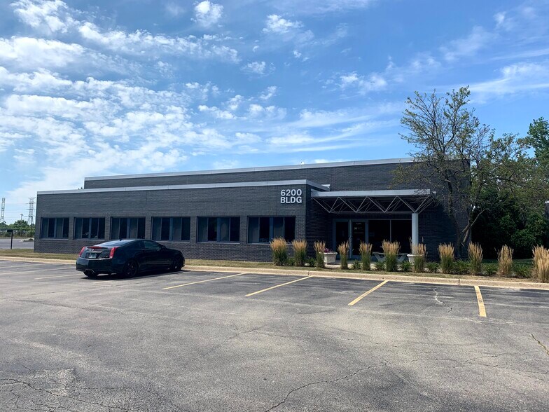 More Photos Of 6200-6250 Capitol Dr, Wheeling Flex For Lease