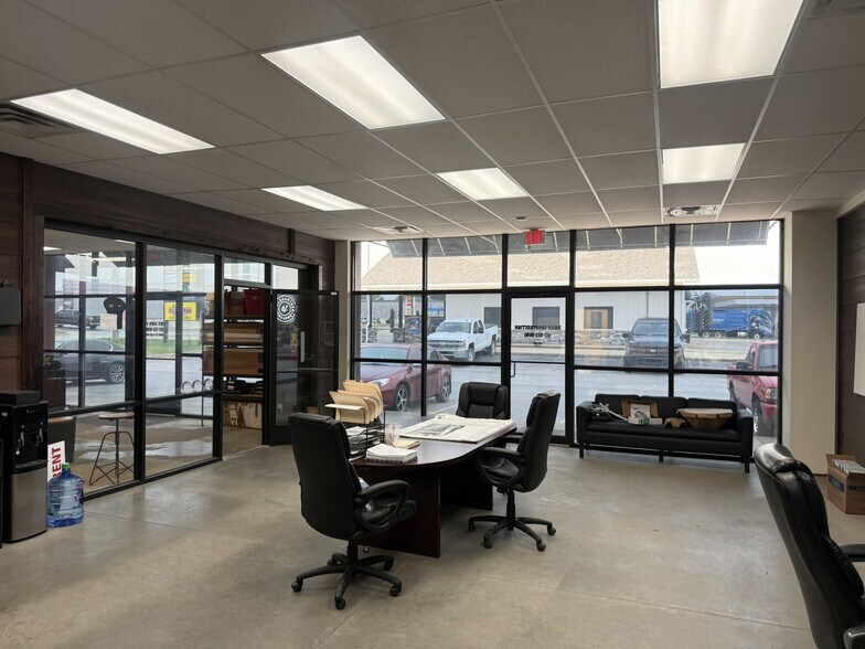 More Photos Of 432 S Mill St, Rogersville General Retail For Lease