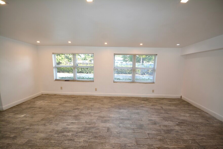 More Photos Of 16921 NE 6th Ave, North Miami Beach Office For Sale