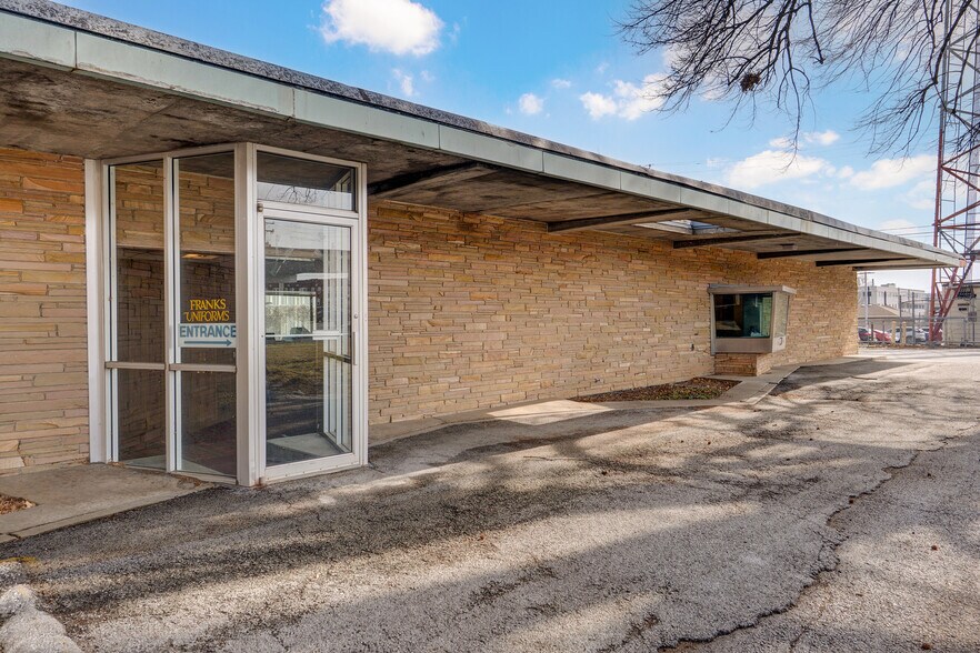 More Photos Of 532 E Walnut St, Springfield Freestanding For Sale