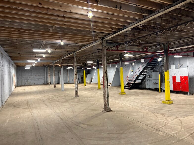 More Photos Of 3501 37th St, Mount Rainier Contractor Storage Yard For Lease