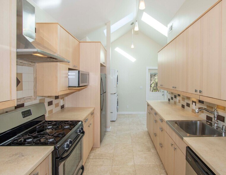More Photos Of 24 Bosworth St, San Francisco Multifamily For Sale