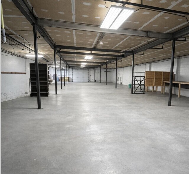 More Photos Of 2817 Massachusetts Ave, Indianapolis Service For Lease