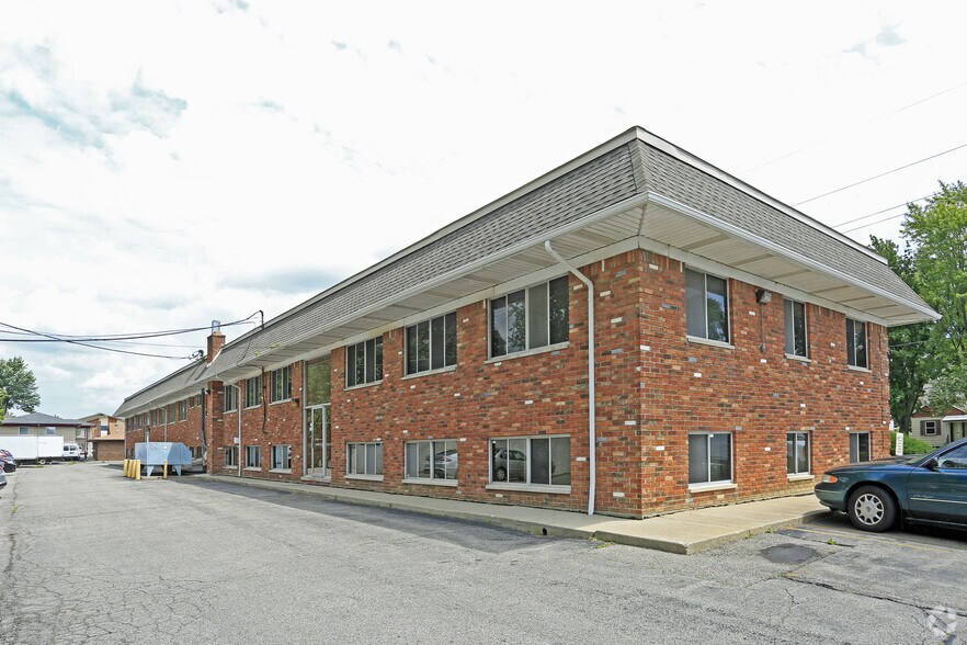 More Photos Of 28475 Greenfield Rd, Southfield Office For Lease