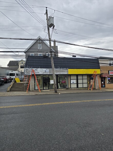 Primary Photo Of 1288 Forest Ave, Staten Island Storefront Retail Office For Lease