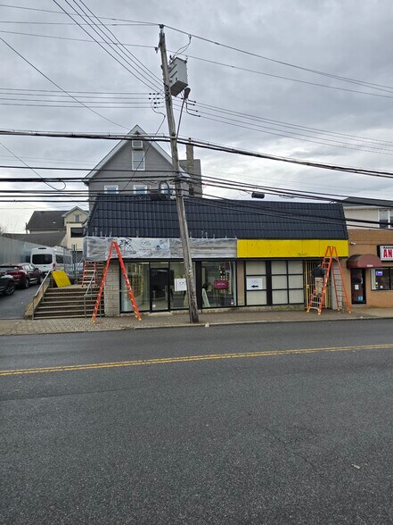 Primary Photo Of 1288 Forest Ave, Staten Island Storefront Retail Office For Lease