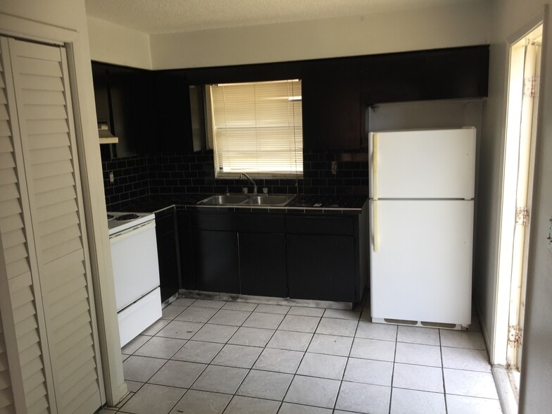 More Photos Of 911 E 108th Ave, Tampa Apartments For Sale